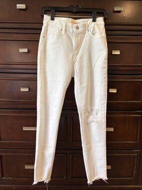 Levi's White Skinny Jeans with Distressed Knee & Frayed Hem